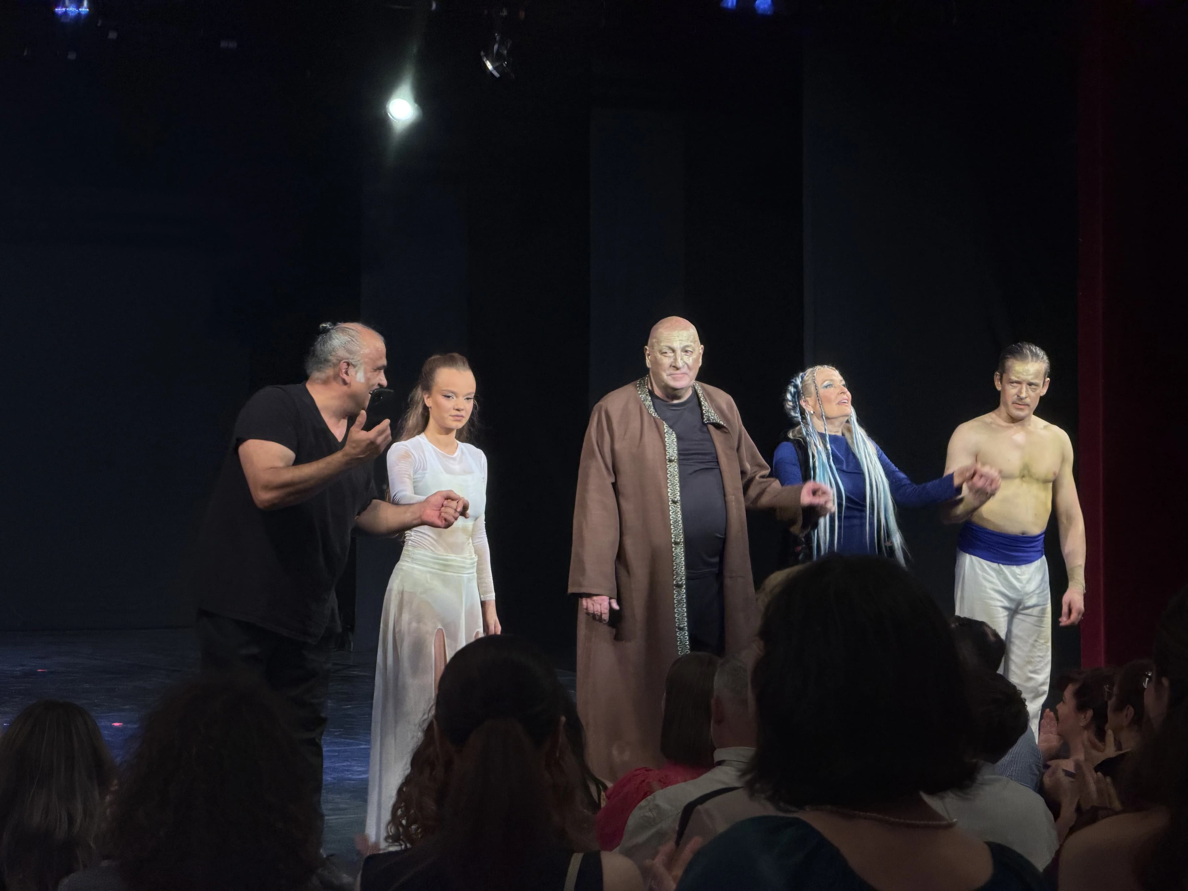 „Luceafărul” a strălucit pe scena Teatrului Regina Maria. Un spectacol care a transformat capodopera lui Eminescu într-o experiență vizuală și emoțională